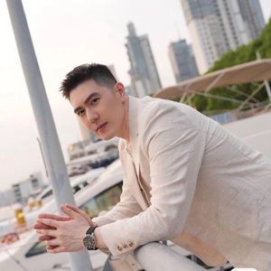 Meet your Posher, Hoang